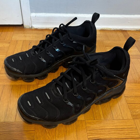 Nike Air Vapormax Plus Sneakers - Picture 2 of 8